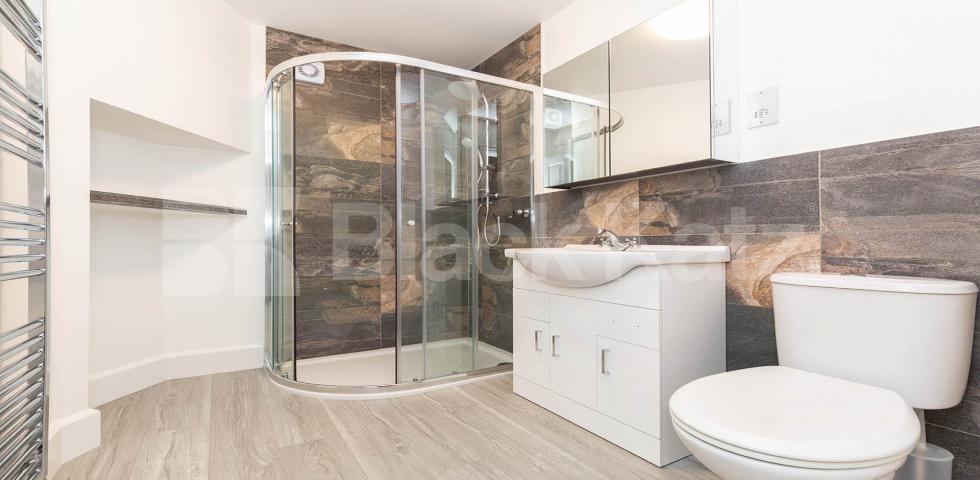 			NEWLY RENOVATED 2 BED, 2 Bedroom, 1 bath, 1 reception Apartment			 Beechwood Road, CROUCH END N8